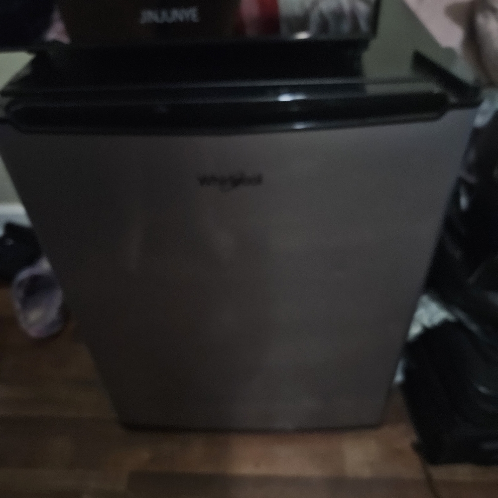 Mini fridge - Picture 3 of 8